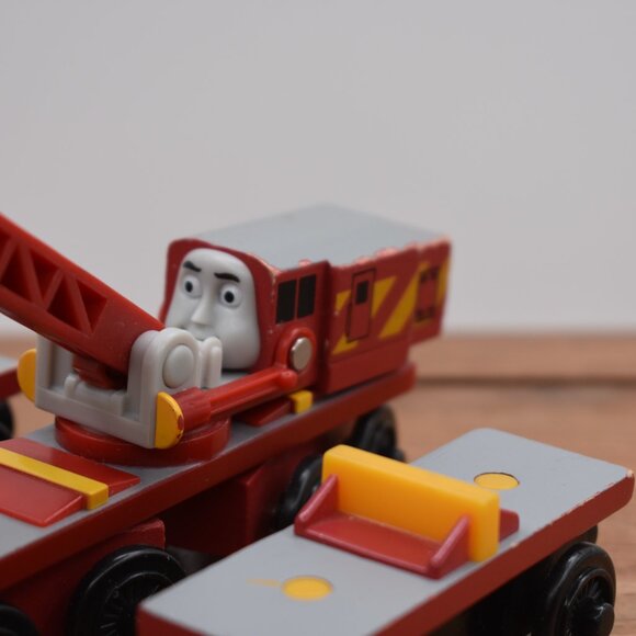 Rocky Magnetic Crane Front and Back Cars Thomas & Friends Wooden Railway… - Picture 5 of 12